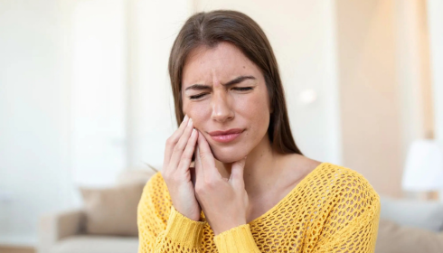 Clenching While Working on Laptop How “Focused Jaw” Hurts Teeth Over Time