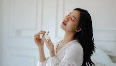 Perfume Habits Where to Apply Fragrance So It Lasts Without Irritating Skin